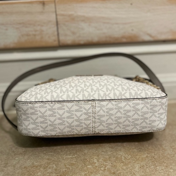 Michael Kors East West Zip Chain Crossbody Bag - Picture 3 of 11